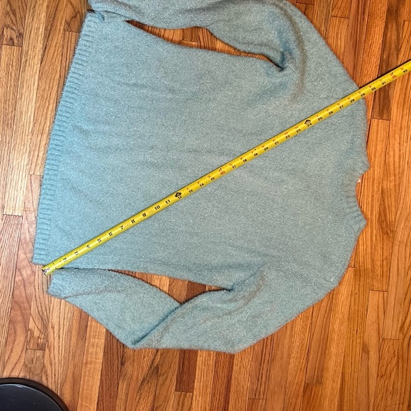 French laundry, women’s Sz large mint sweater shirt top fuzzy V-neck shimmer - Picture 6 of 7